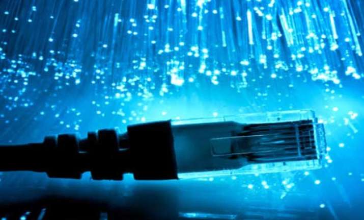 researchers break internet speed record hit 1tbps