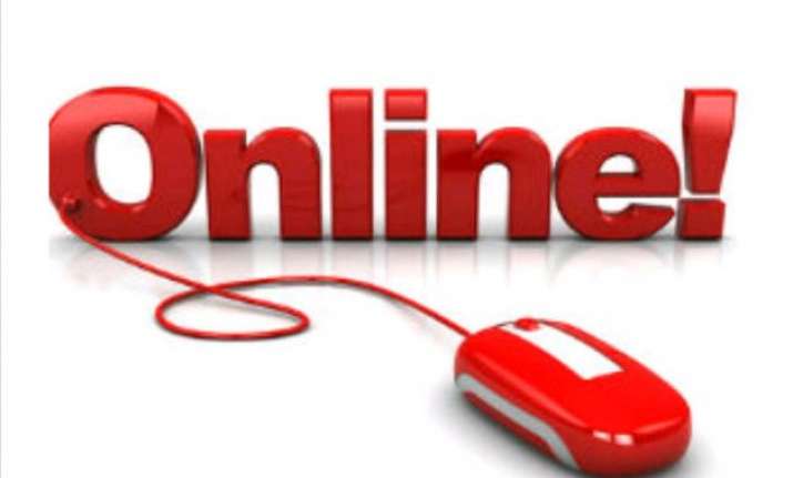 online retailers go offline to woo customers