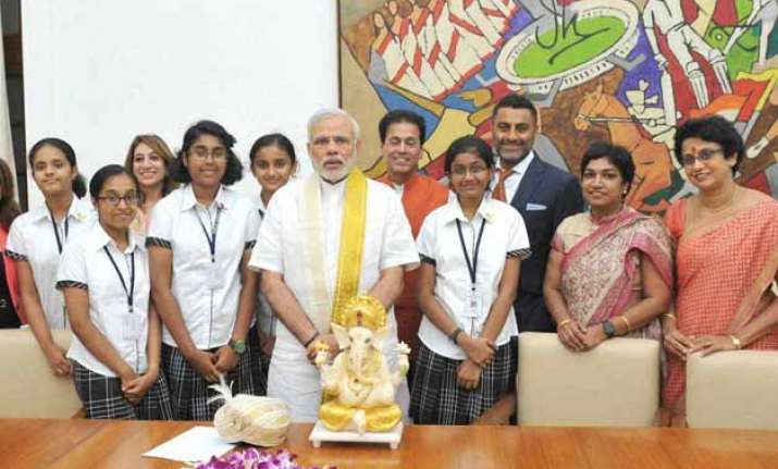 pm modi lauds bengaluru girls for app to implement swachh