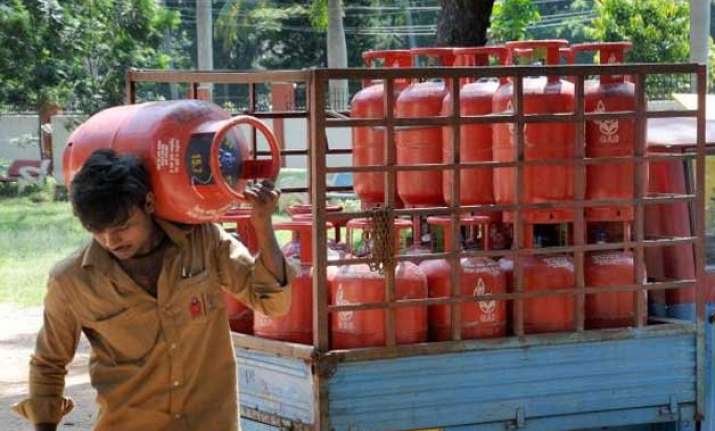 govt needs to reduce subsidised cylinders to 10 units per