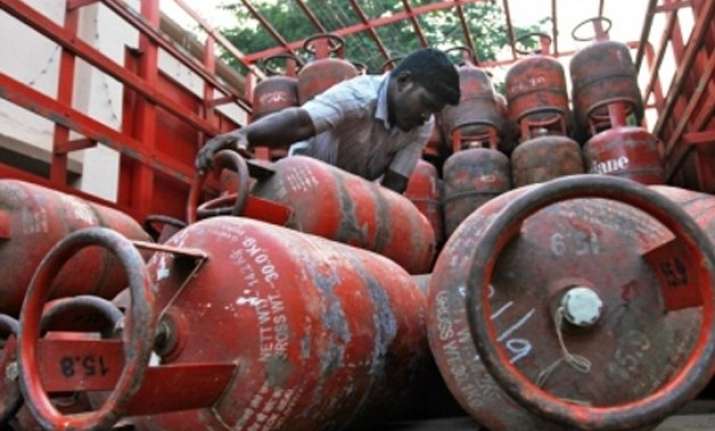 govt to invest rs 2000 cr to provide lpg connection to poor