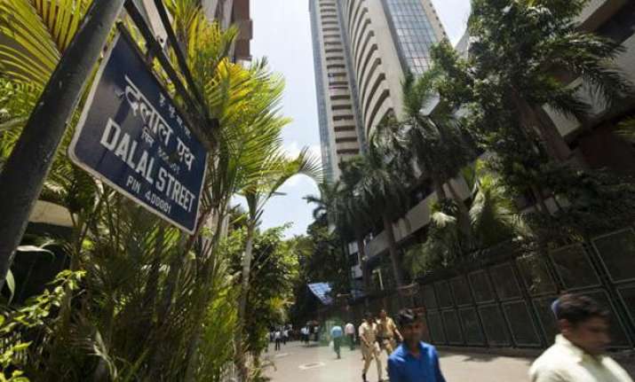infosys ruins the day sensex slips 175 pts as it stocks tank