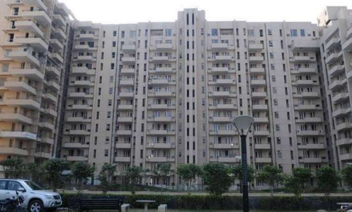 builder fined rs 5 lakhs for deficient services