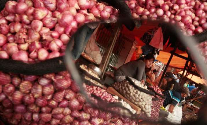onion crisis india imports 18 000 tonnes from egypt