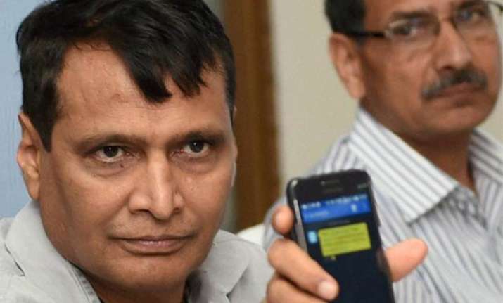 mobile app for paperless tickets in mumbai suburban