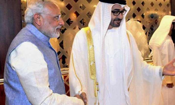pm modi meets leading nri investors in uae