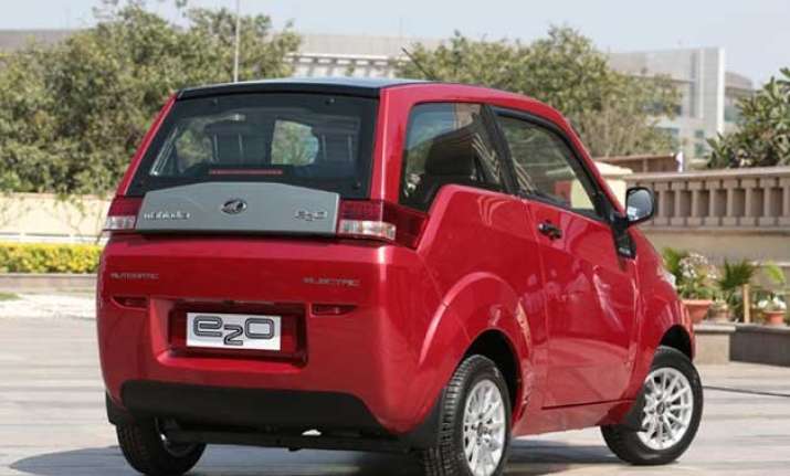 mahindra reva unveils mahindra e2o