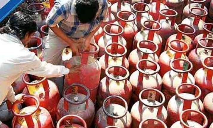 government targets 1 crore consumers to give up lpg subsidy
