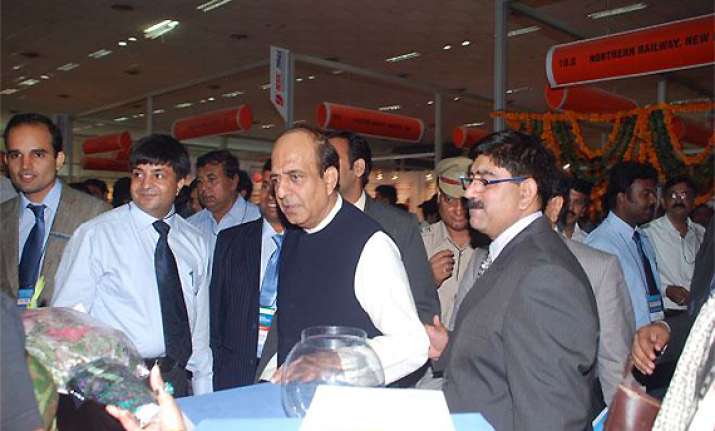 india inc hails rail budget calls it balanced pragmatic