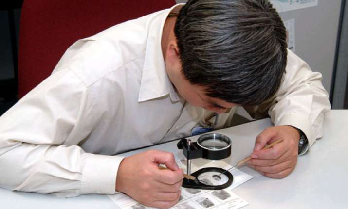 invisible fingerprints to write obituary of fake currency