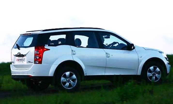 mahindra says xuv5oo is sold for 4 months suspends bookings