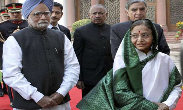 manmohan meets pratibha discusses budget session