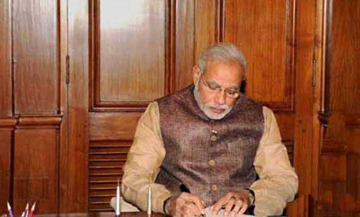 modi meets infra secretaries to set target for current