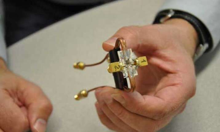 new holographic memory device could improve storage