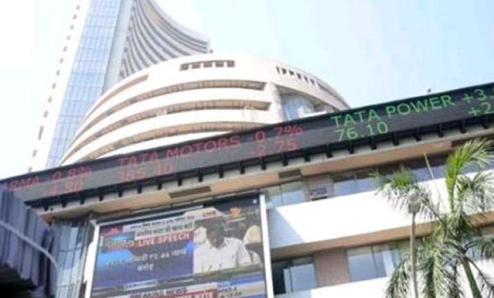 nifty breaches 7 000 level on capital inflows