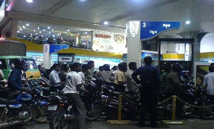 oil cos may go for least rs 3 per litre hike in petrol price