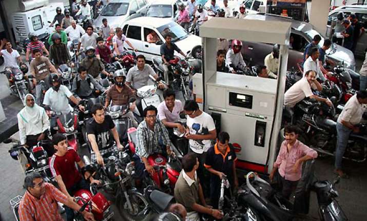 oil cos not to cut prices despite 18 mth low global rates
