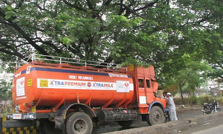 pakistan wants immediate supply of petrol from india