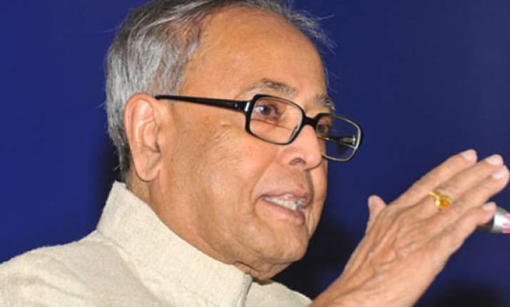 pranab favours 25 per cent cut in states taxes on petrol