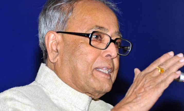 pranab keeps suspense on central assistance to bengal