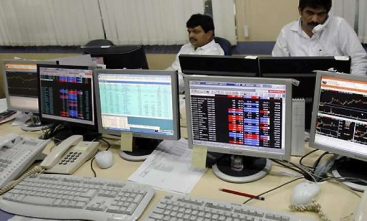 rbi hints at maintaining status quo in policy review on
