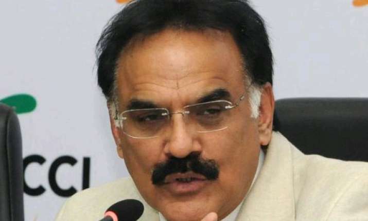 rupee not volatile to remain range bound arvind mayaram