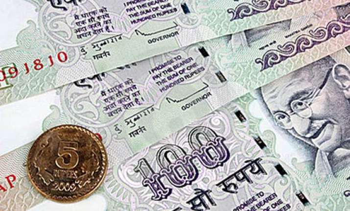 rupee falls by 19 paise vs dlr on capital outflows