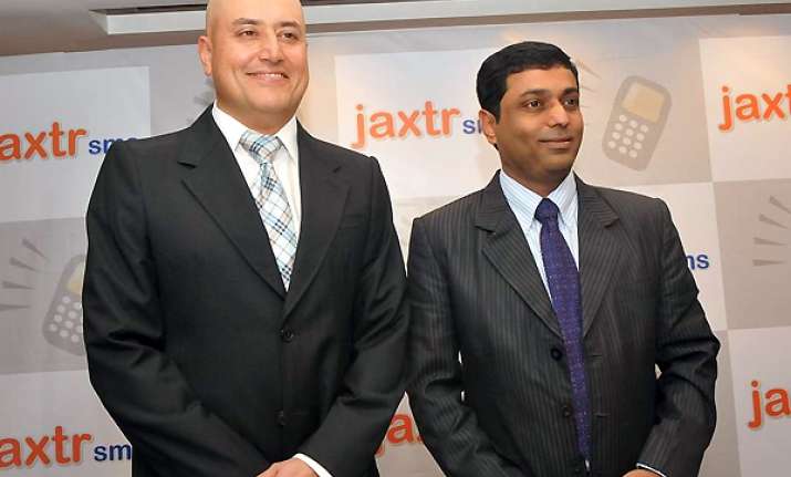 sabeer bhatia s jaxtrsms to allow free smses