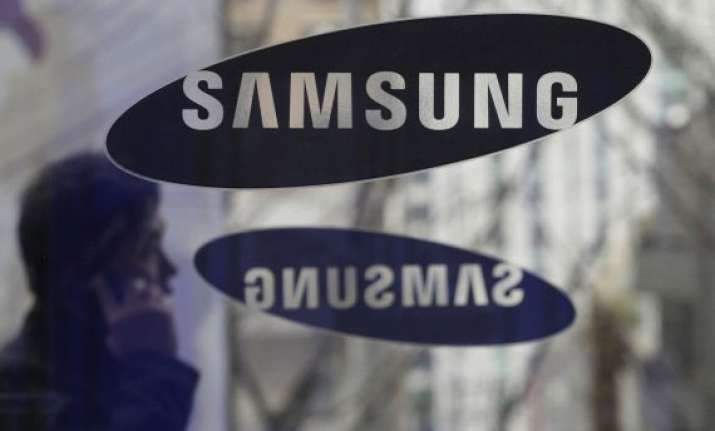 samsung hooks unsuspecting obama as phone ad star
