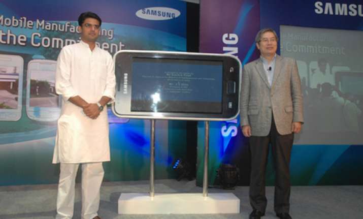 samsung plans rs 500 cr investment to ramp up mobile