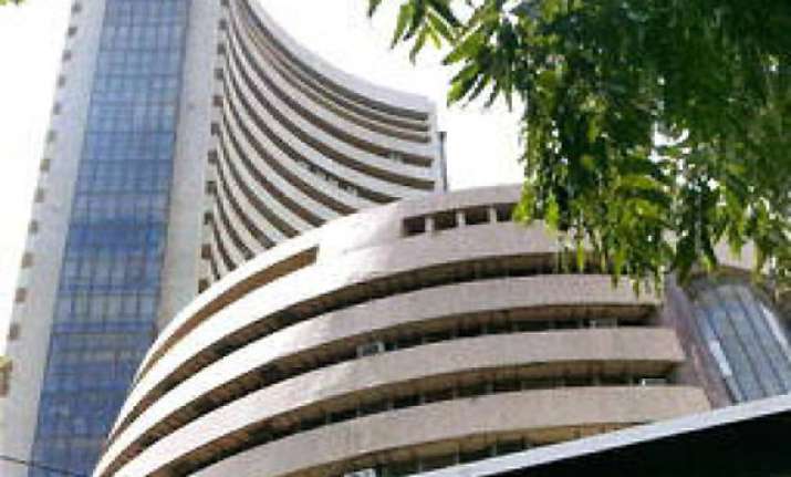 sensex drops 136 pts ahead of derivative contracts