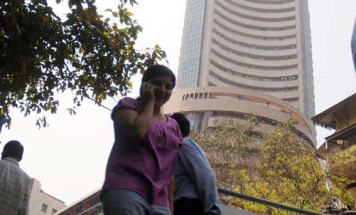 sensex at 2 week high up 226 pts on growth prospects