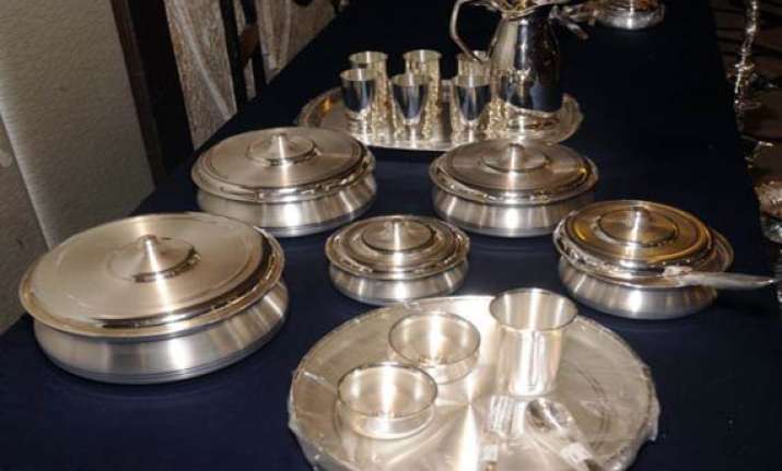 silver rises to rs 55 100 on global cues gold gains rs 30
