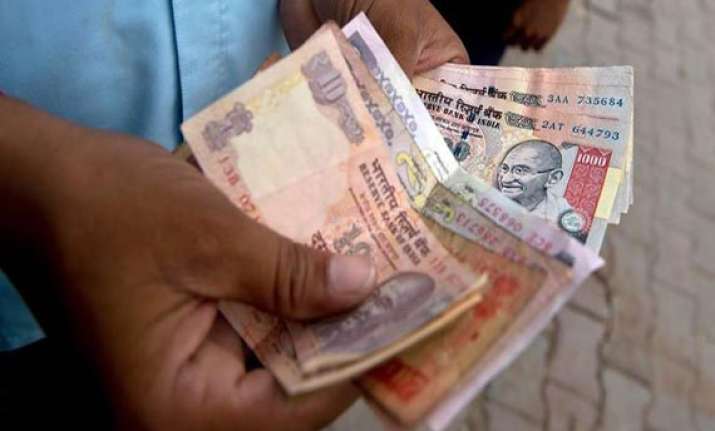 ten reasons why rupee is sinking each passing day