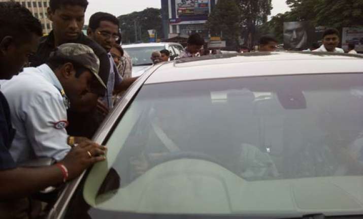 aamir khan fined rs 100 for traffic violation in satara