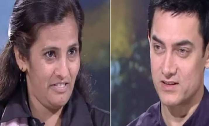 aamir khan keeps his word to delhi s female cab driver