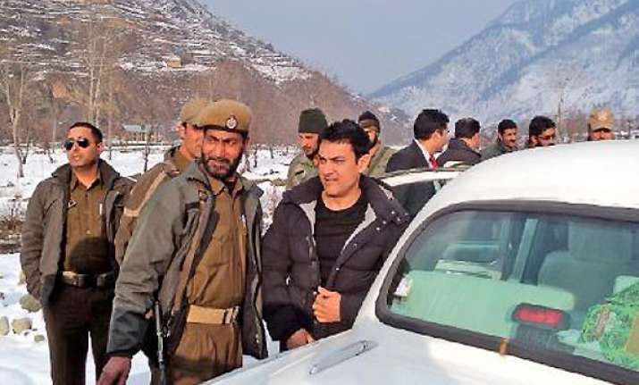 aamir scouts for location in srinagar