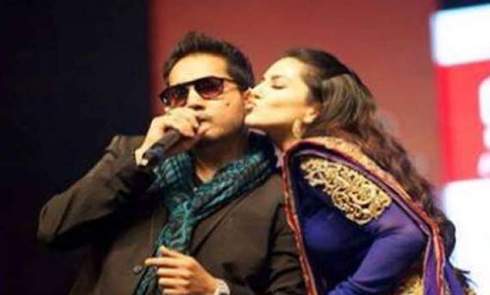 adult star sunny leone in singer mika s music video see pics