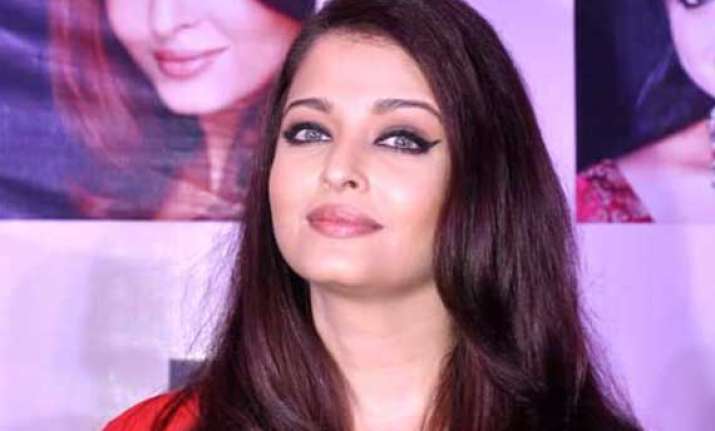 aishwarya rai bachchan to do comeback with sanjay gupta s