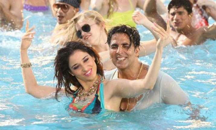 akshay kumar lip syncs to woman s voice for it s