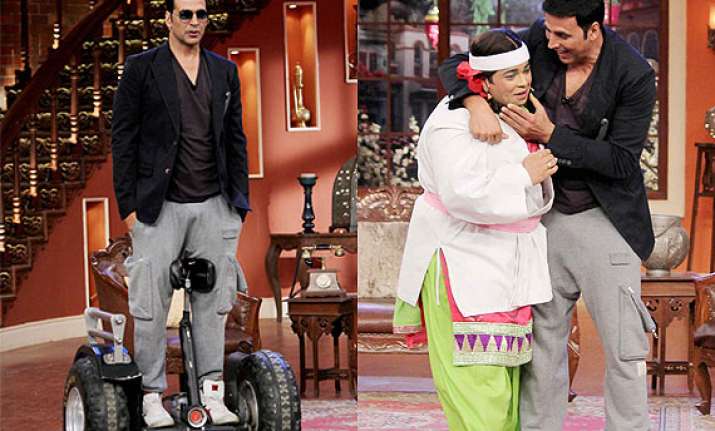 akshay kumar woos fans with karate skills on the sets of