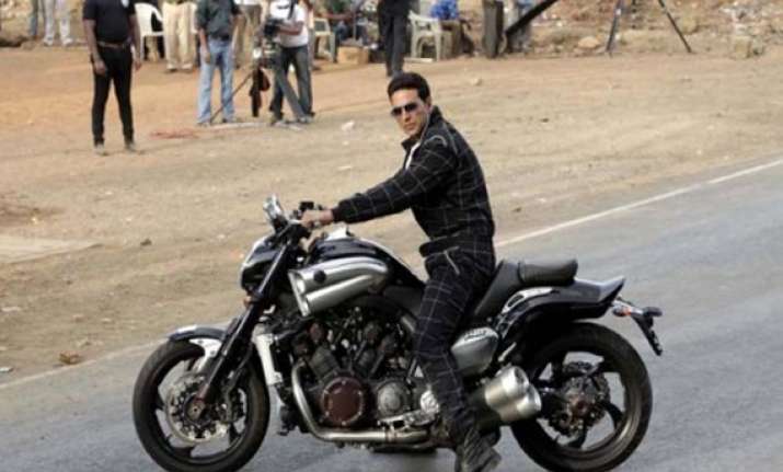 akshay plays bike riding almighty in oh my god