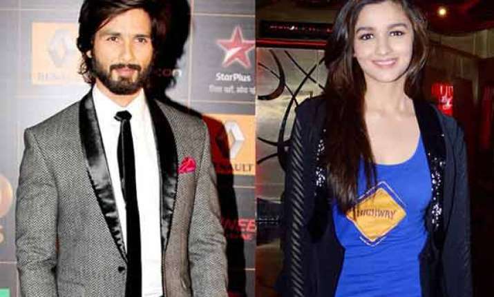 alia bhatt to star opposite shahid kapoor in vikas bahl s
