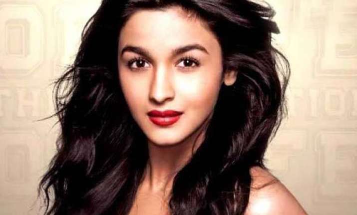 alia bhatt wants to paint hrithik roshan