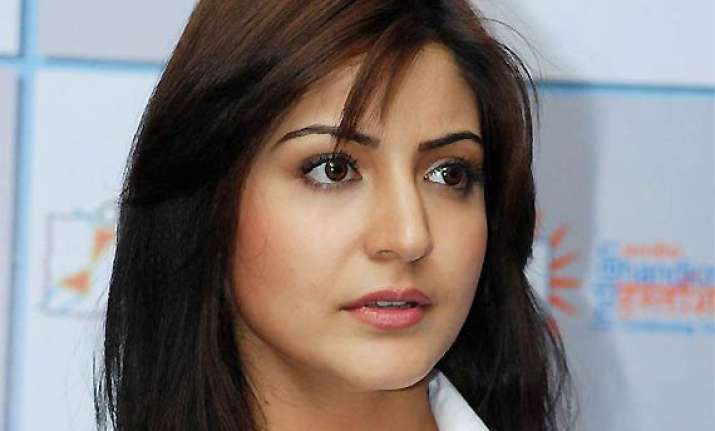 anushka sharma join hands with eros for maiden production