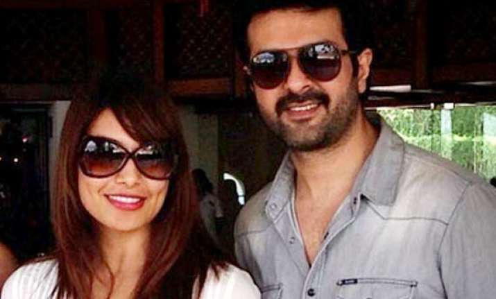 bipasha basu announces her love for harman baweja on
