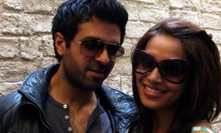 caught bipasha harman getting wet in pool see pics