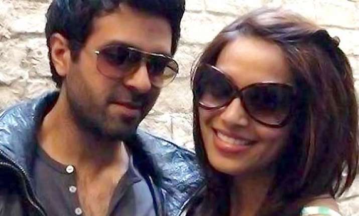 bipasha basu i m touched by harman s work in dishkiyaoon