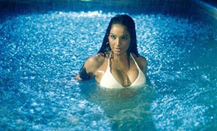 bipasha to sizzle in raaz 3