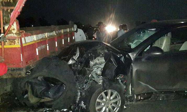 boney kapoor suffers minor injury in car accident